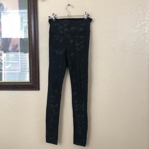 Spanx Camouflage Leggings Size Medium - Picture 1 of 4